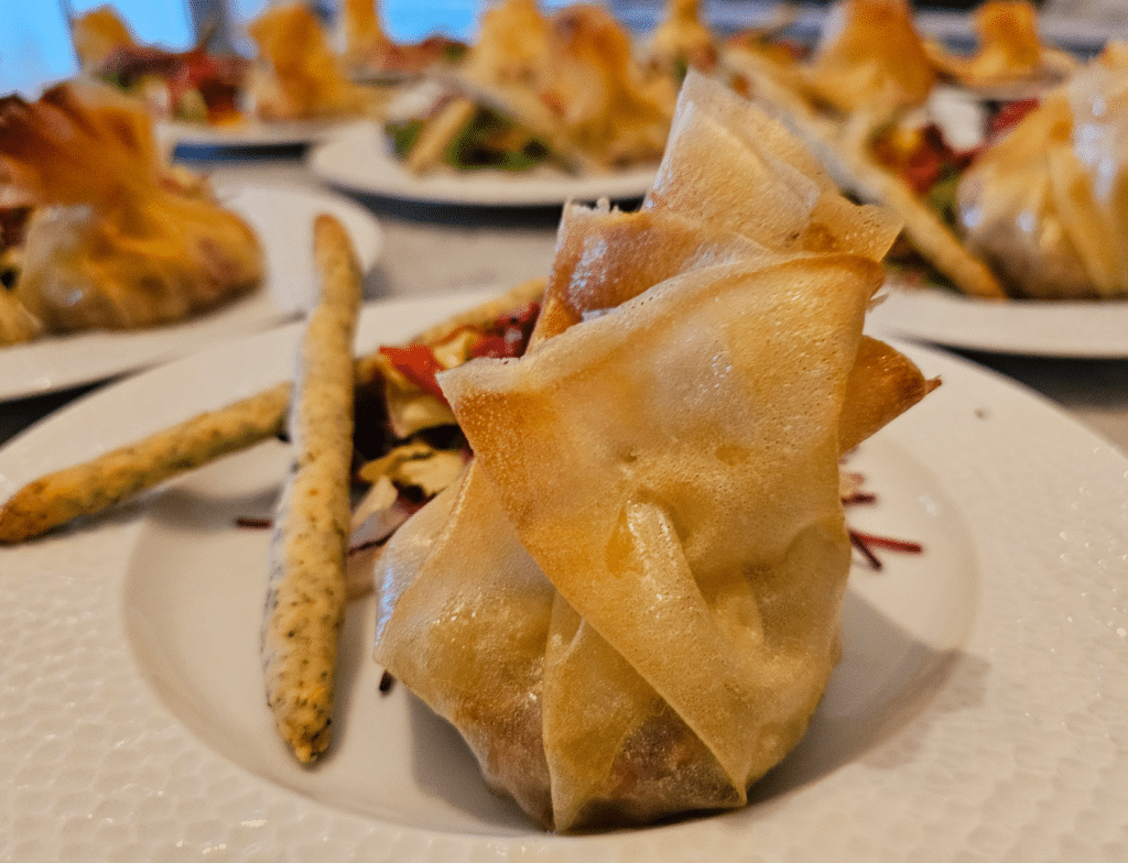 Crispy aumoniere of goat cheese with bacon and pears